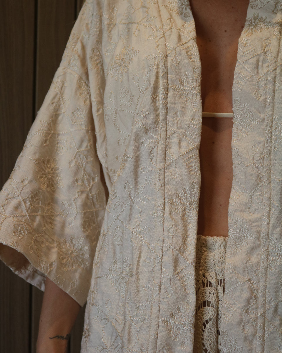 Saída Kimono Indonésia - Nude